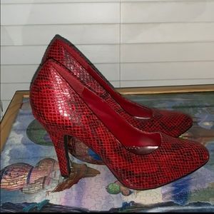 Quips Great Condition Red Heels Sz. 7.5